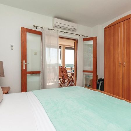 2 Bedroom Stunning Apartment In ピロヴァッツ エクステリア 写真