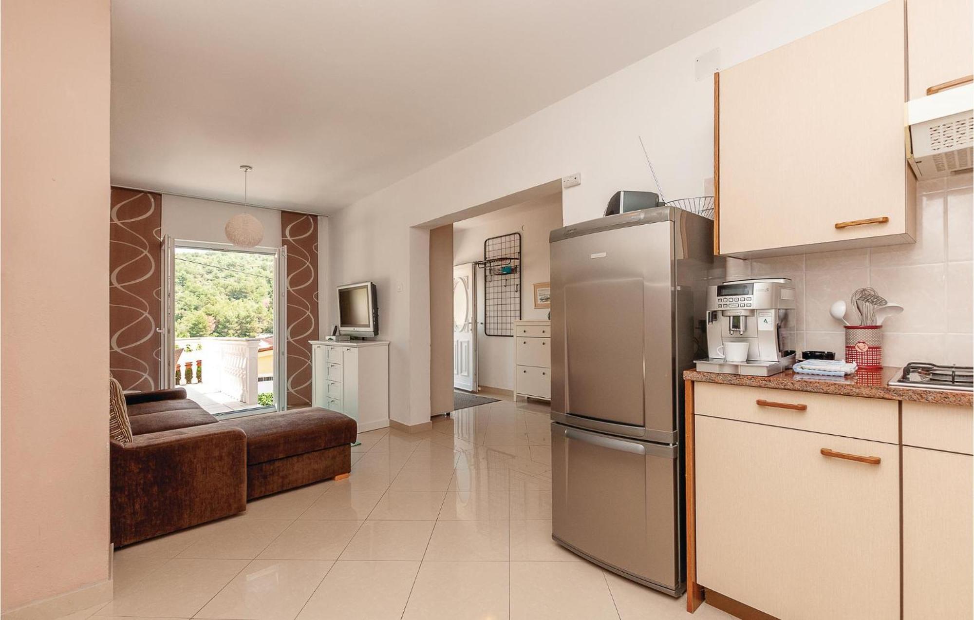 2 Bedroom Stunning Apartment In ピロヴァッツ エクステリア 写真